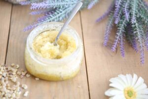 Brighten Complexion With Berry & Olive Oil Face Scrub Recipe